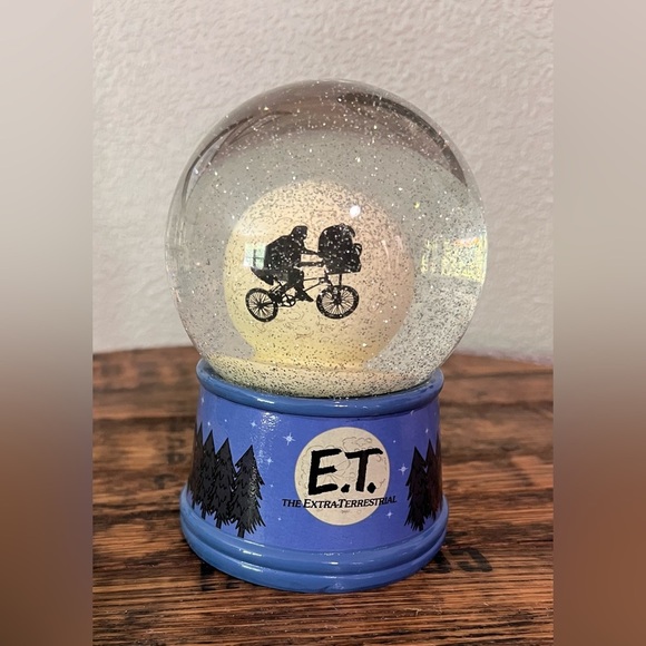 Universal Studios E.T Retro Glitter Snow globe 40th anniversary - Picture 1 of 6
